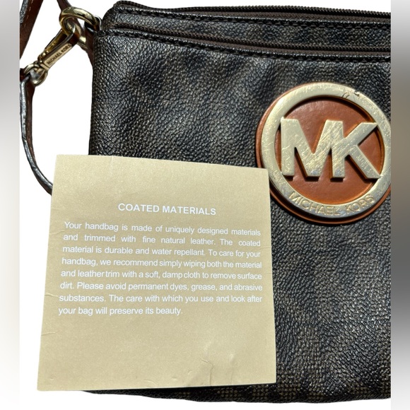 MICHAEL KORS Small Crossbody with Wallet section and card section - Picture 3 of 17